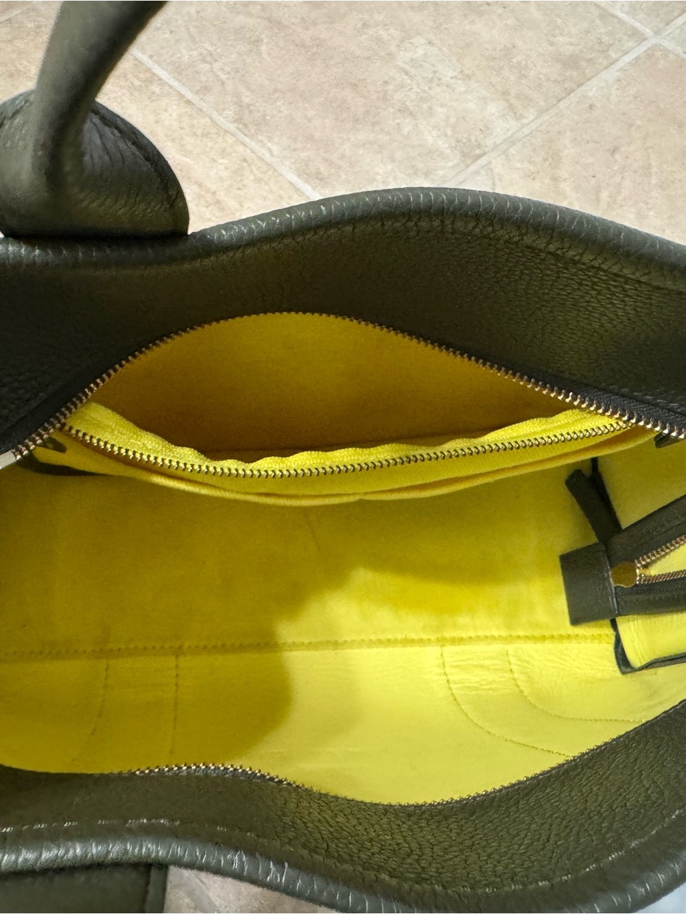 Marc Jacobs Olive Green Pebbled Leather Tote with Logo - Picture 8 of 10